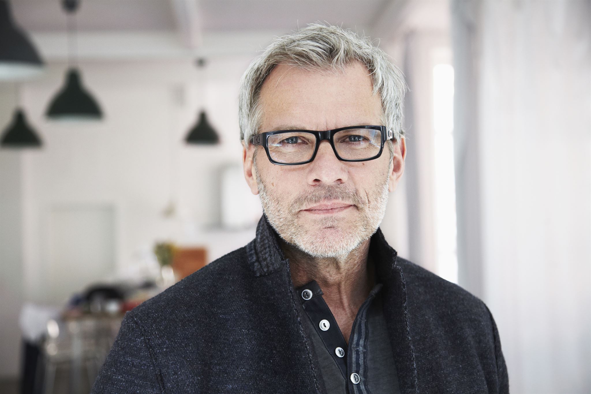 Middle-aged-man-wearing-glasses